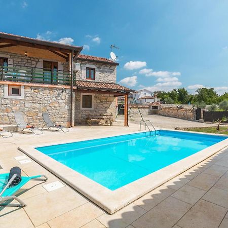 Lovely Home In Visnjan With Outdoor Swimming Pool Buitenkant foto