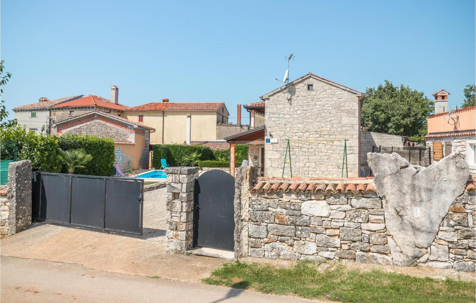 Lovely Home In Visnjan With Outdoor Swimming Pool Buitenkant foto